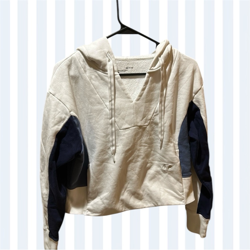 Under Armour V Neck Cropped Hoodie